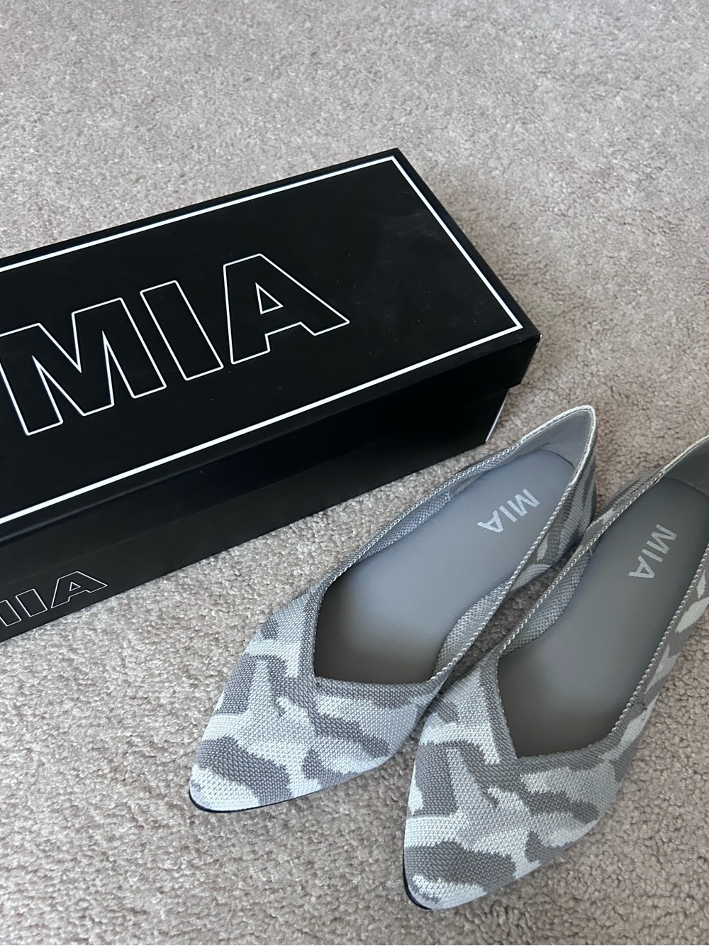 MIA Women's Gray Camouflage Knit Pointed-Toe Flats